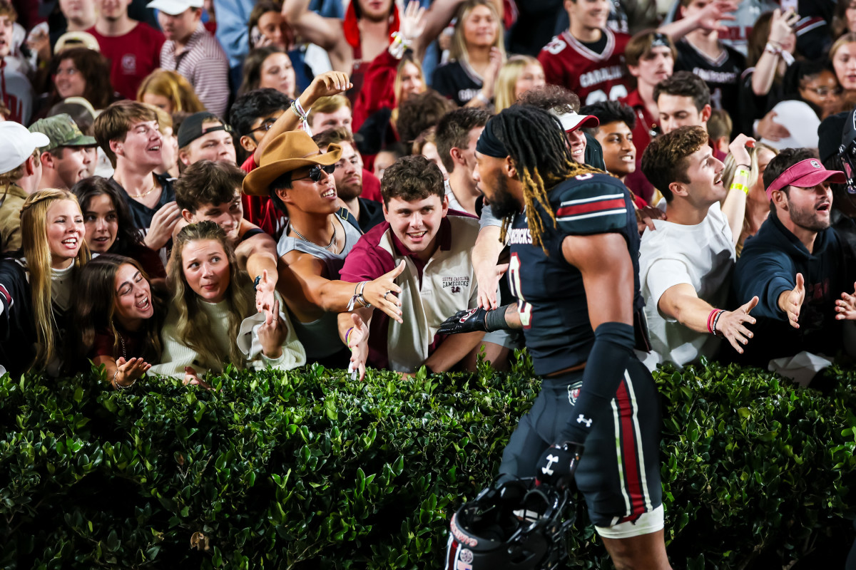 Debo Williams high-fiving Gamecock fans after the win against Kentucky. (18th Nov., 2023)